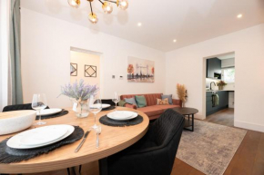 Stylish & Elegant 2-BR Flat In Greenwich London